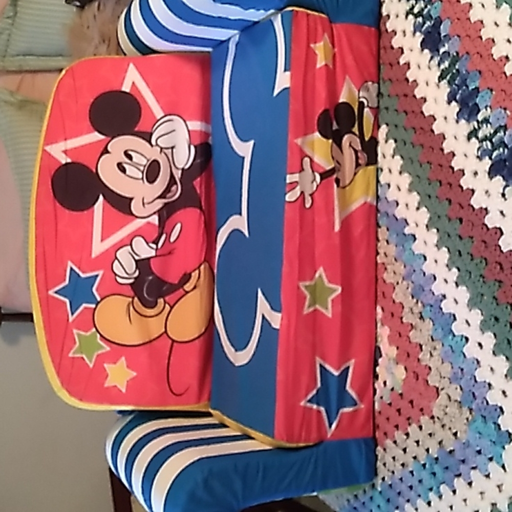DISNEY JR FLIP OPEN SOFA